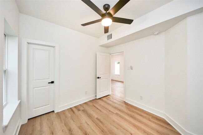 Photo - 932 South Ln