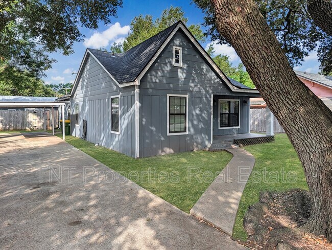 Photo - 1006 Cedar St