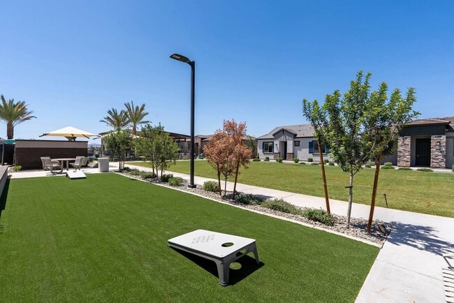 Avilla Western Garden