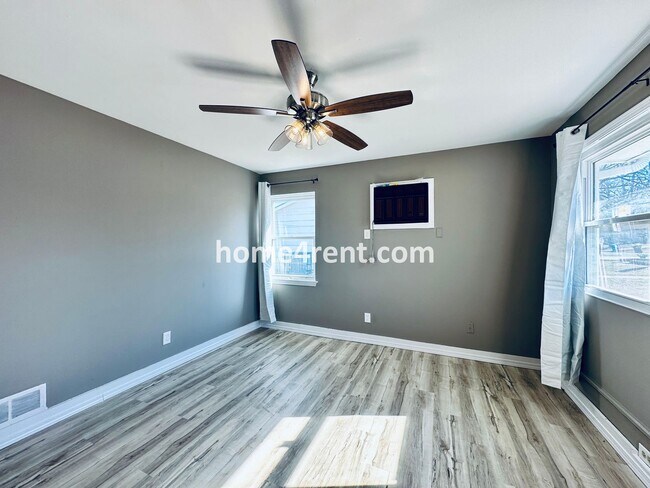 Photo - Two Bedroom Ranch Style Duplex Home in Grandview - Featuring Plenty of Natural Light, Fenced Yard...