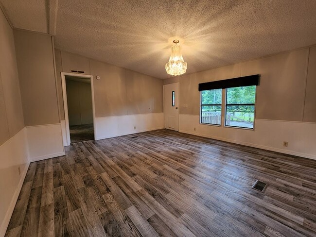 Photo - 3 Bed  2 Bath  2 Garage/Workshop and Fenced