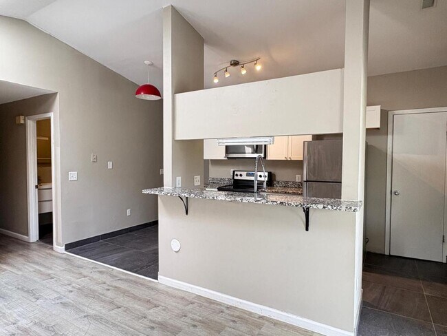 Photo - 86 W 8th Ave