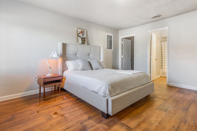 The Residences at Glen Oaks
