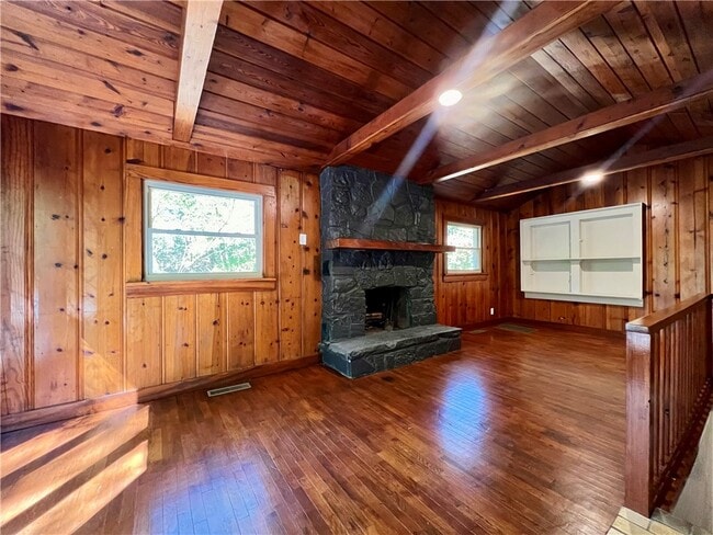 Photo - 872 Butterfield Ave