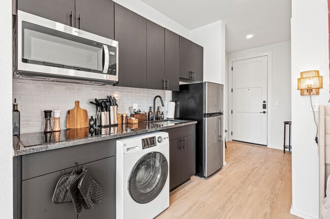 Photo - 596 W 9th St Unit SI ID1491166P