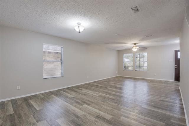 Photo - 5525 Ventura St