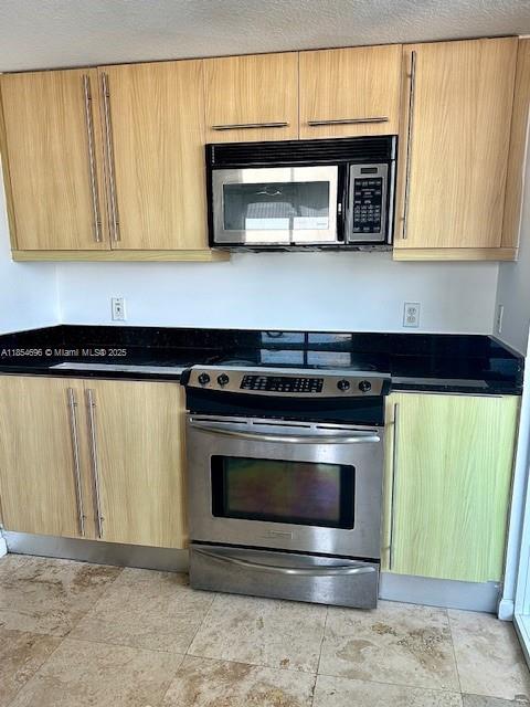 Building Photo - 7600 Collins Ave Unit 608 Rental