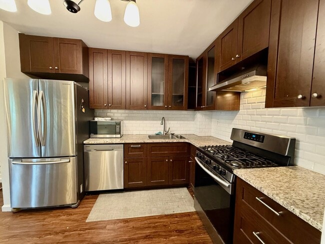 Photo - 205-40 Brian Crescent Unidad 1063 Rental
