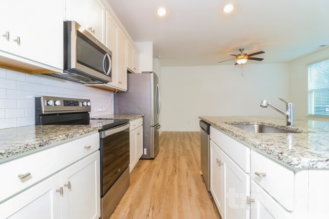 Photo - 2005 Rosemary Park Ln