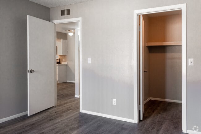 Renovated - 1 BD, 1 BA - 750 SQ FT