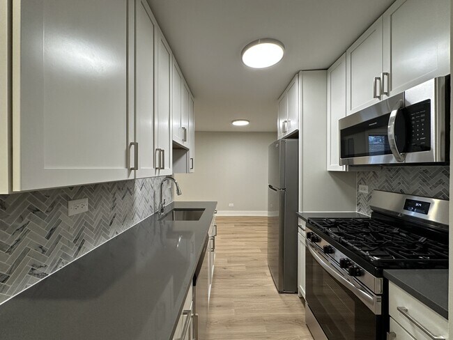 Photo - 531 W Aldine Ave Unit J02W