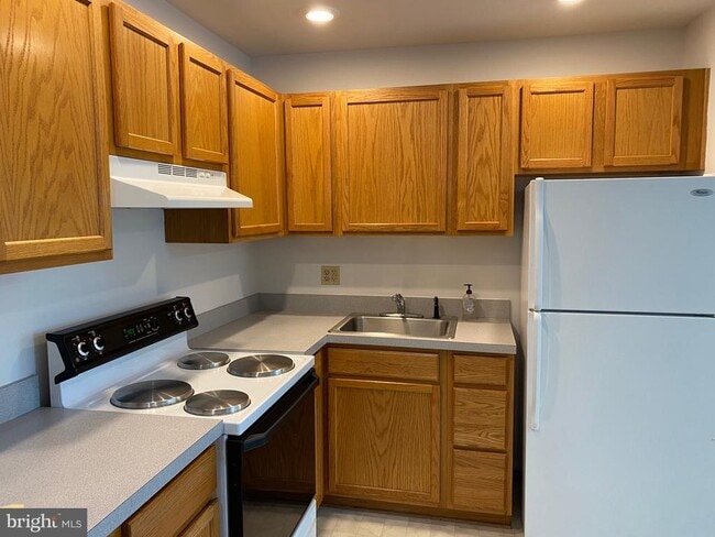 Building Photo - 1820 Ponds Wood Rd Rental