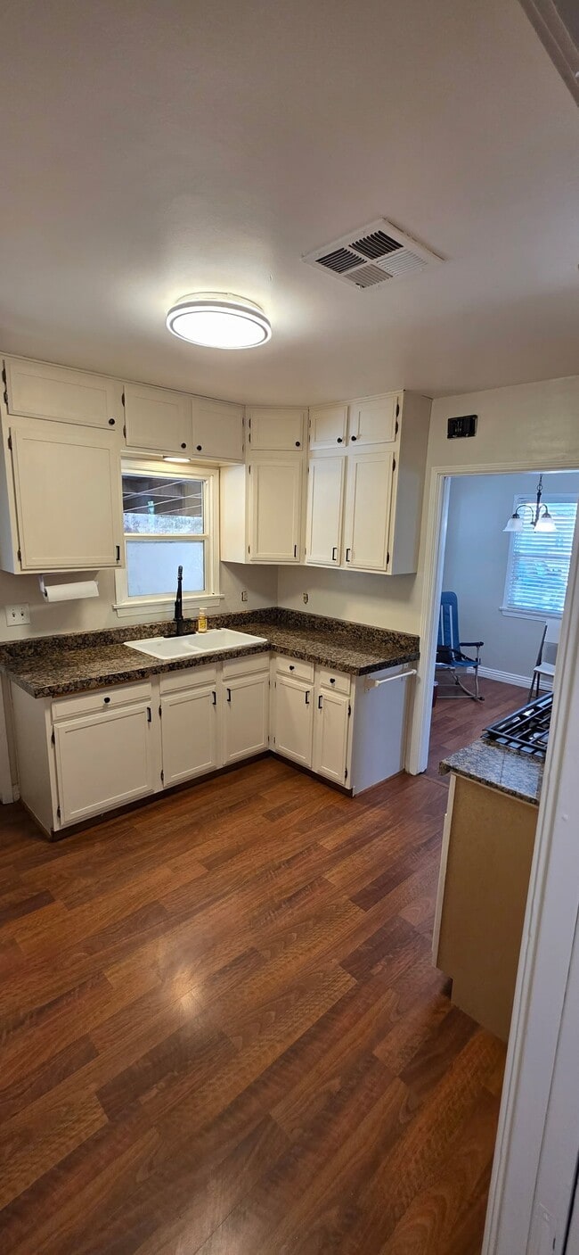 Photo - 2516 Charleston Dr