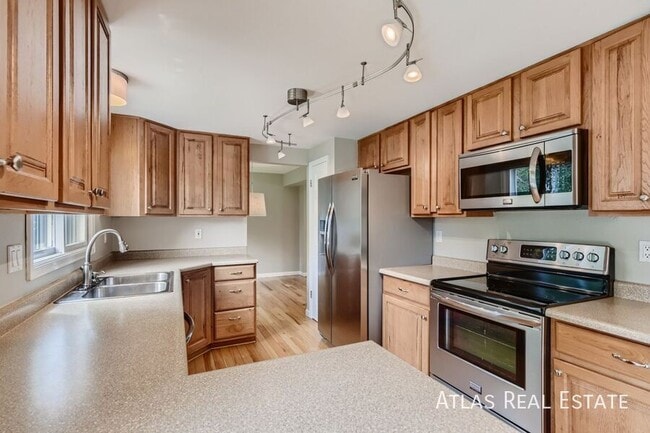 Photo - 1719 Hotchkiss Dr