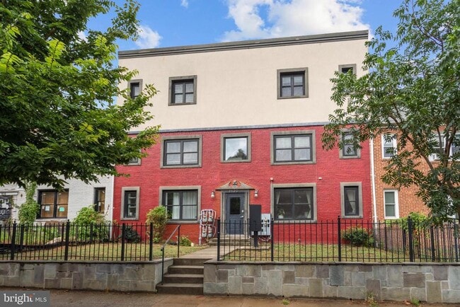 Building Photo - 1620 E St NE Unit 3 Rental