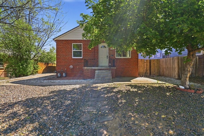 Photo - $2,895.95, 3-bed, 2-bath duplex in Denver with a washer and dryer and $300 off the first month's ...