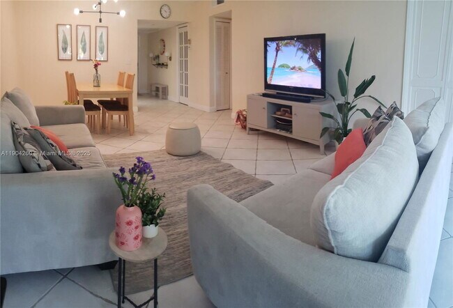 Building Photo - 550 Oaks Ln Unit 202