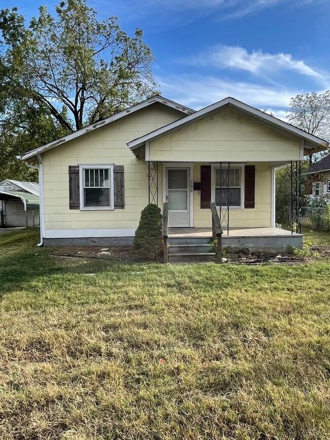 Updated 3 bed/1 bath home! - Updated 3 bed/1 bath home!