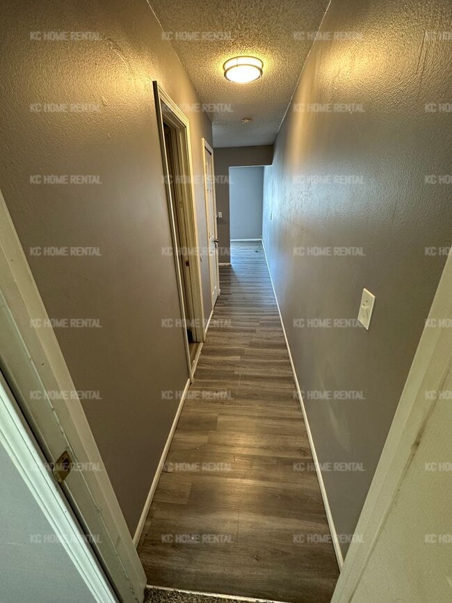 One Bedroom Apartment in Olathe! Unit A, A Condo for Rent in Olathe