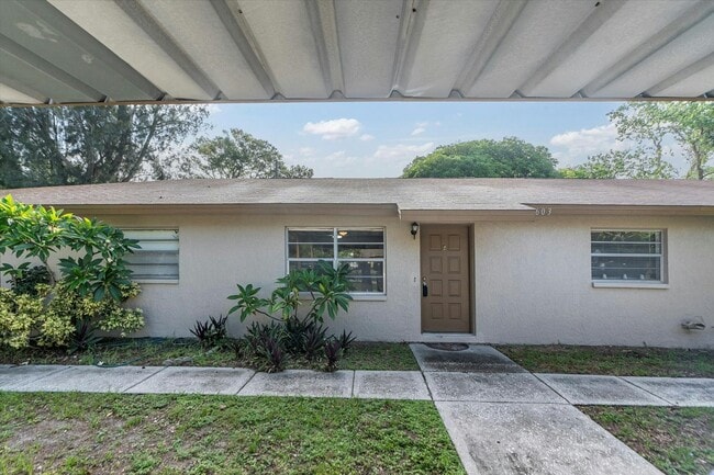 Building Photo - 5601 59th Way N Unit 5603 Rental