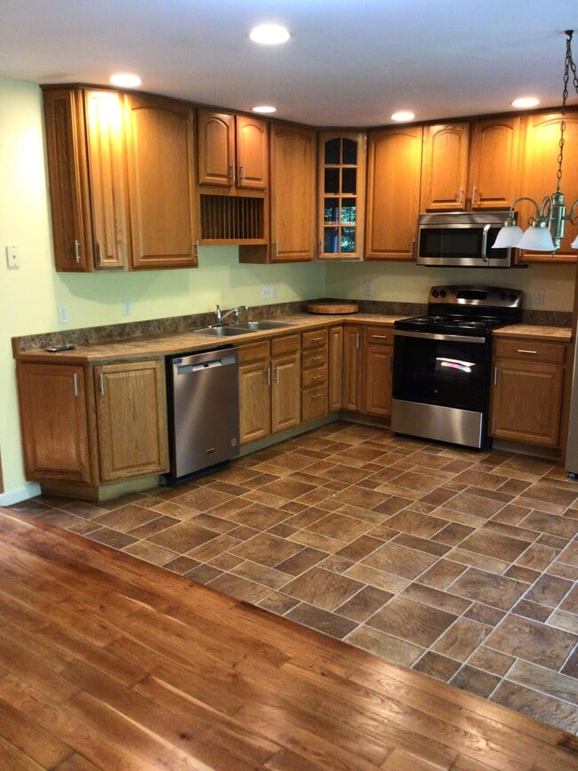 Building Photo - "Discover Spacious Comfort at 36-1 Leo's Way: 3-Bedroom Haven with 2.5 Bathrooms in Alburgh, VT!" Unit 1
