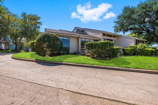 Photo - 49 April Point Dr N