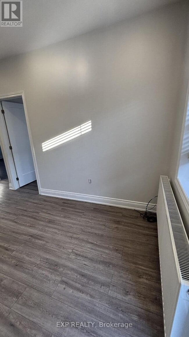 Photo - 3289 Lake Shore Blvd W Unit 3