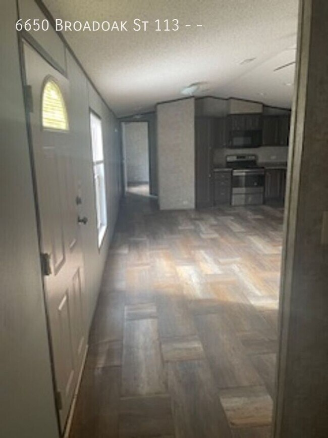 Photo - 6650 Broadoak St