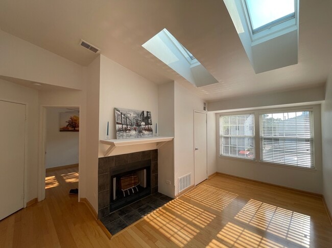 Building Photo - 1251 Wyndham Dr Unit 203