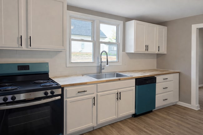 Photo - 427 Pleasant Ave