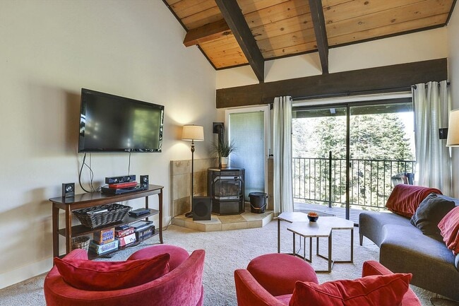 Building Photo - Alpine Meadows 3 bedroom + loft ski lease Unit 8