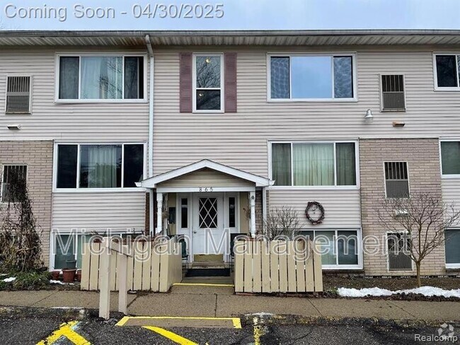 Building Photo - 865 E Summit St Rental