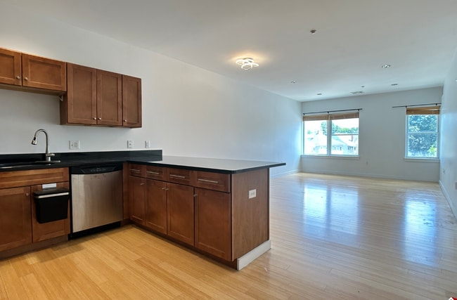 Building Photo - 100 Chestnut Ave Unit 313 Rental