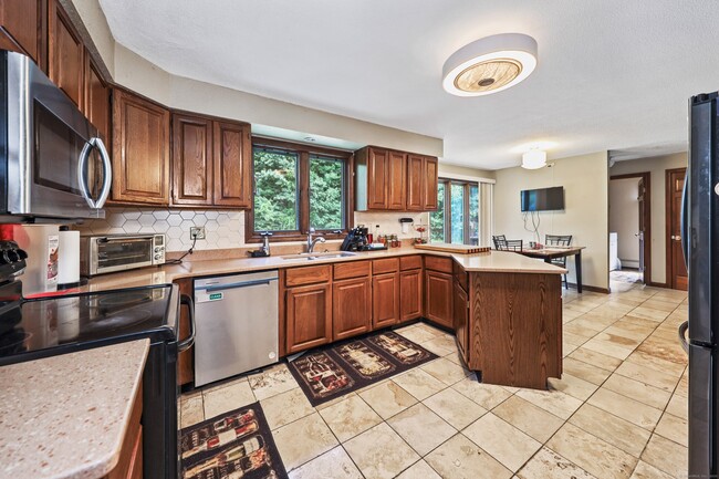 Photo - 522 Springfield Rd