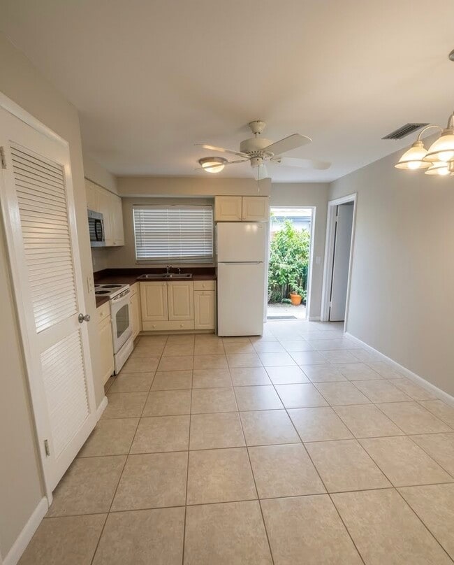 Photo - 537 SW 34th Ter