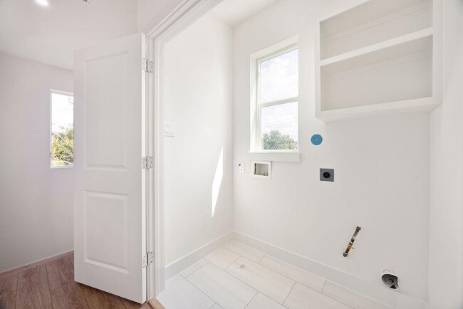 Photo - 1739 Mary St