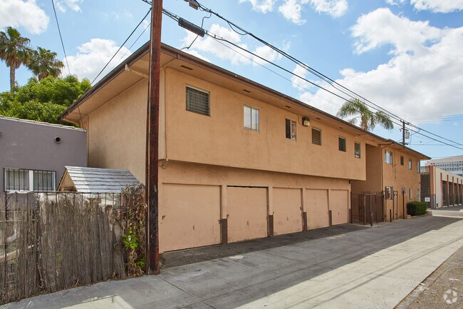 Photo - 405 W 10th St