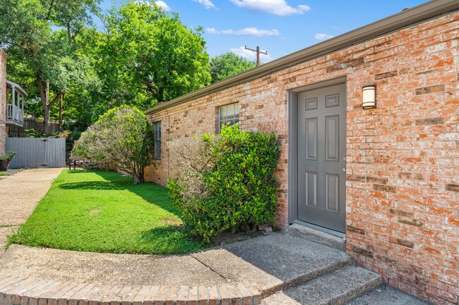 Photo - TARRY TOWN DUPLEX - 3BD/2BA - AWESOME REMODEL - W/D - GAS COOKING - BIG PATIO - $3400