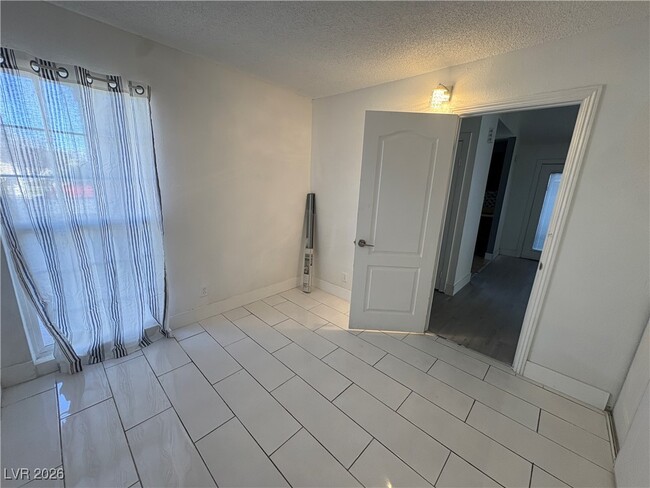 Photo - 6215 Don Zarembo Ave