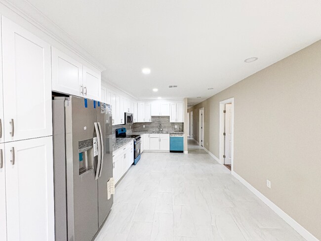 Photo - 1530 W 4th Pl