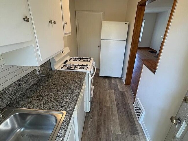 Photo - 1355 W 7th Ave