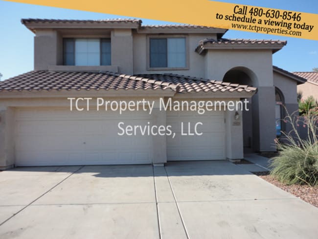 Building Photo - Large 4 Bed/2.5 Bath with 3 car garage in Glendale!