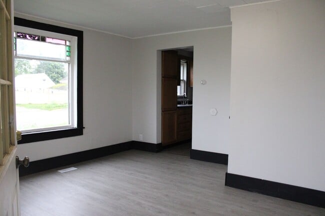 Building Photo - 402 Fritz Ave E Unit 402 W Fritz Ave