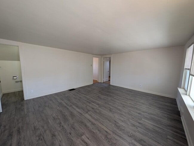 Photo - 323 N 4th St