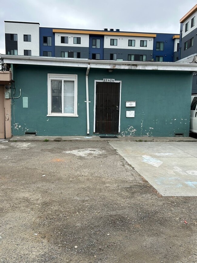 Building Photo - One Bedroom Near Downtown Hayward Rental
