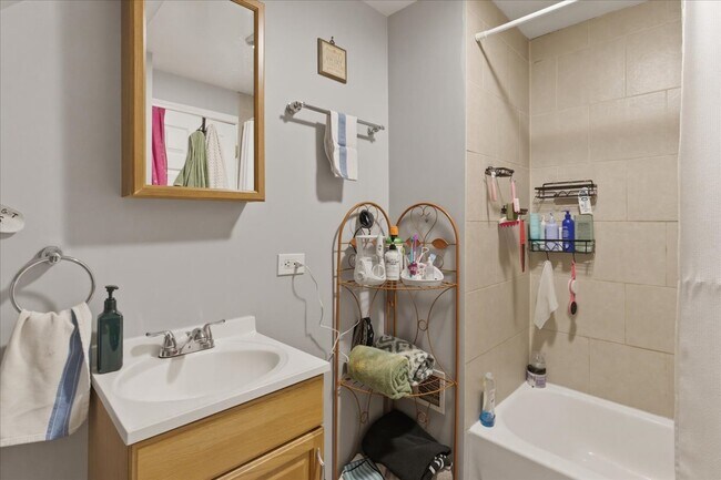 Photo - 3727 N Ashland Ave Unit 3