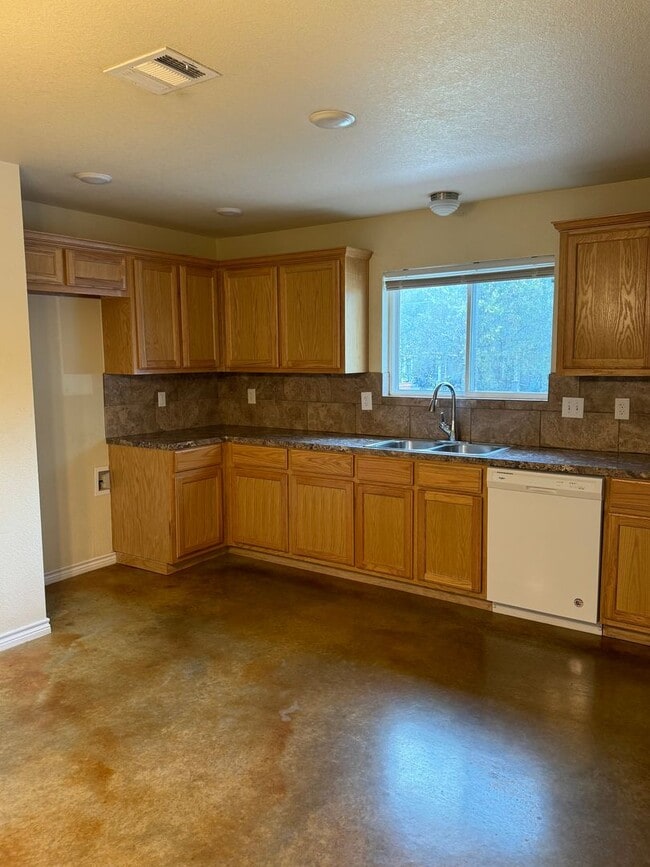 Photo - Newer Construction 3/2