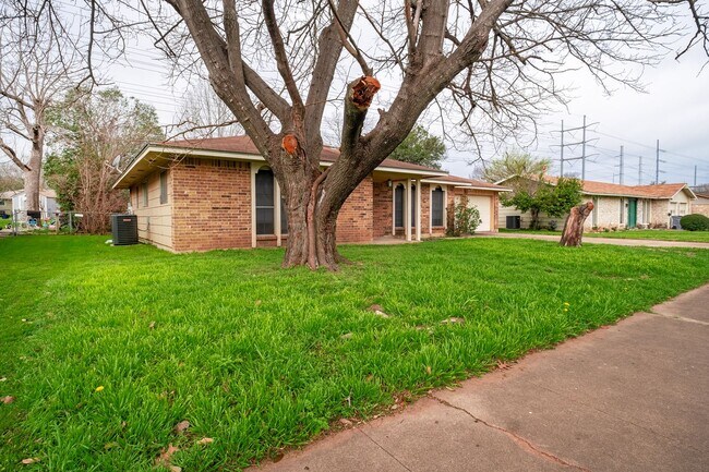 Photo - Simple 3 Bedroom, 2 Bath Home in South Aus...