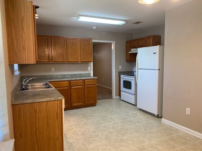Photo - 3 BEDROOM CLOSE TO UMHB