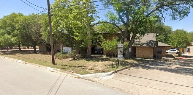 Photo - 515 Roy St